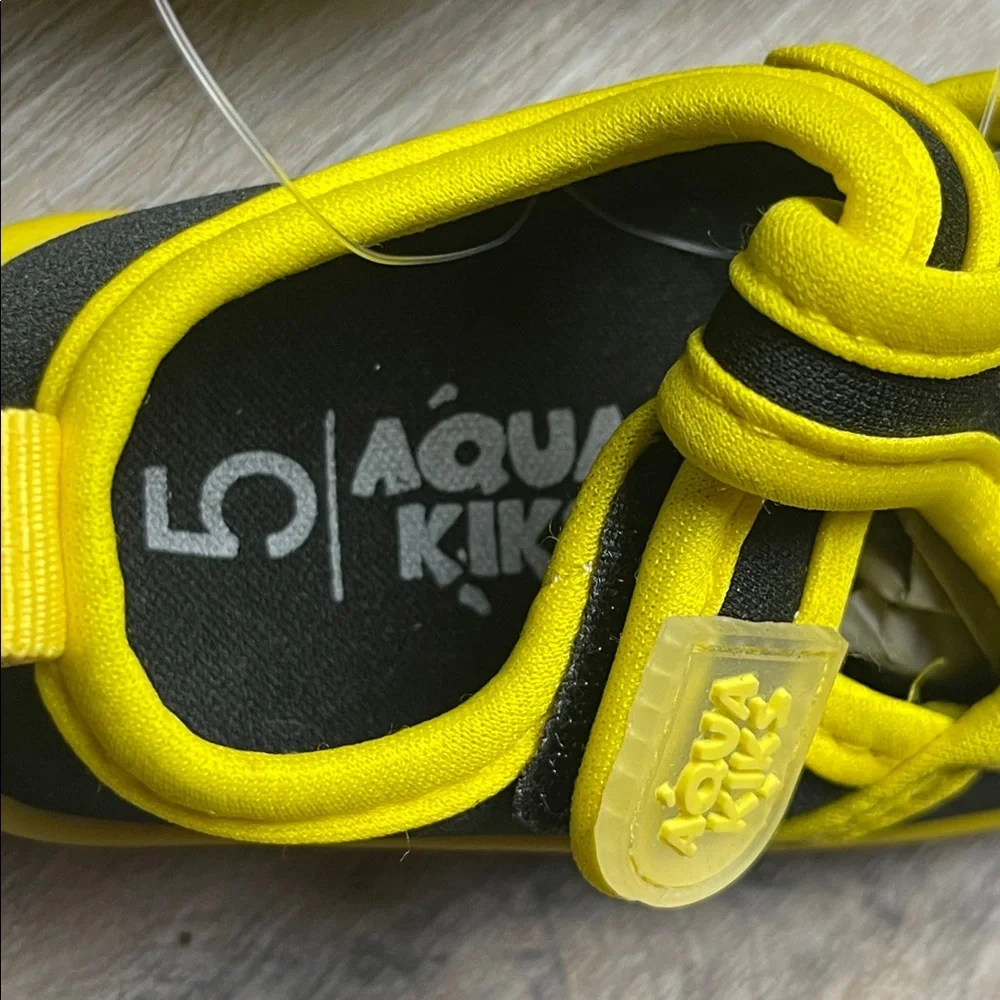 Kids Black and Yellow Dinosaur Water Shoes Size 5